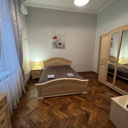 3 Rooms Apartments In The City Centr إلفيف المظهر الخارجي الصورة